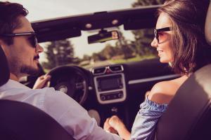 Brillenhalter für Auto: praktische Aufbewahrung, die für Ordnung im Fahrzeug sorgt